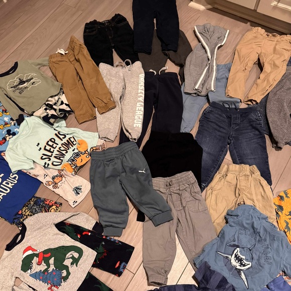 55pc bundle lot 24m 2T clothing pants, pj sets, shirts, shorts etc. no stains - Picture 3 of 7